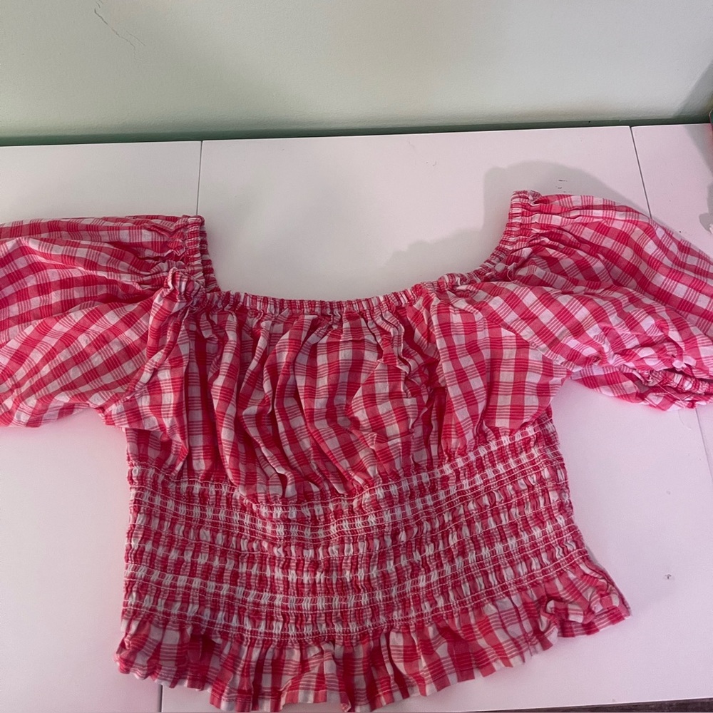 This a large smocked crop top buff sleeves red plaid - Picture 2 of 4